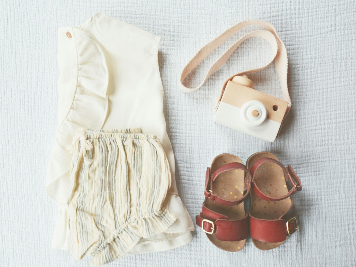 Child-friendly travel items, decorative image