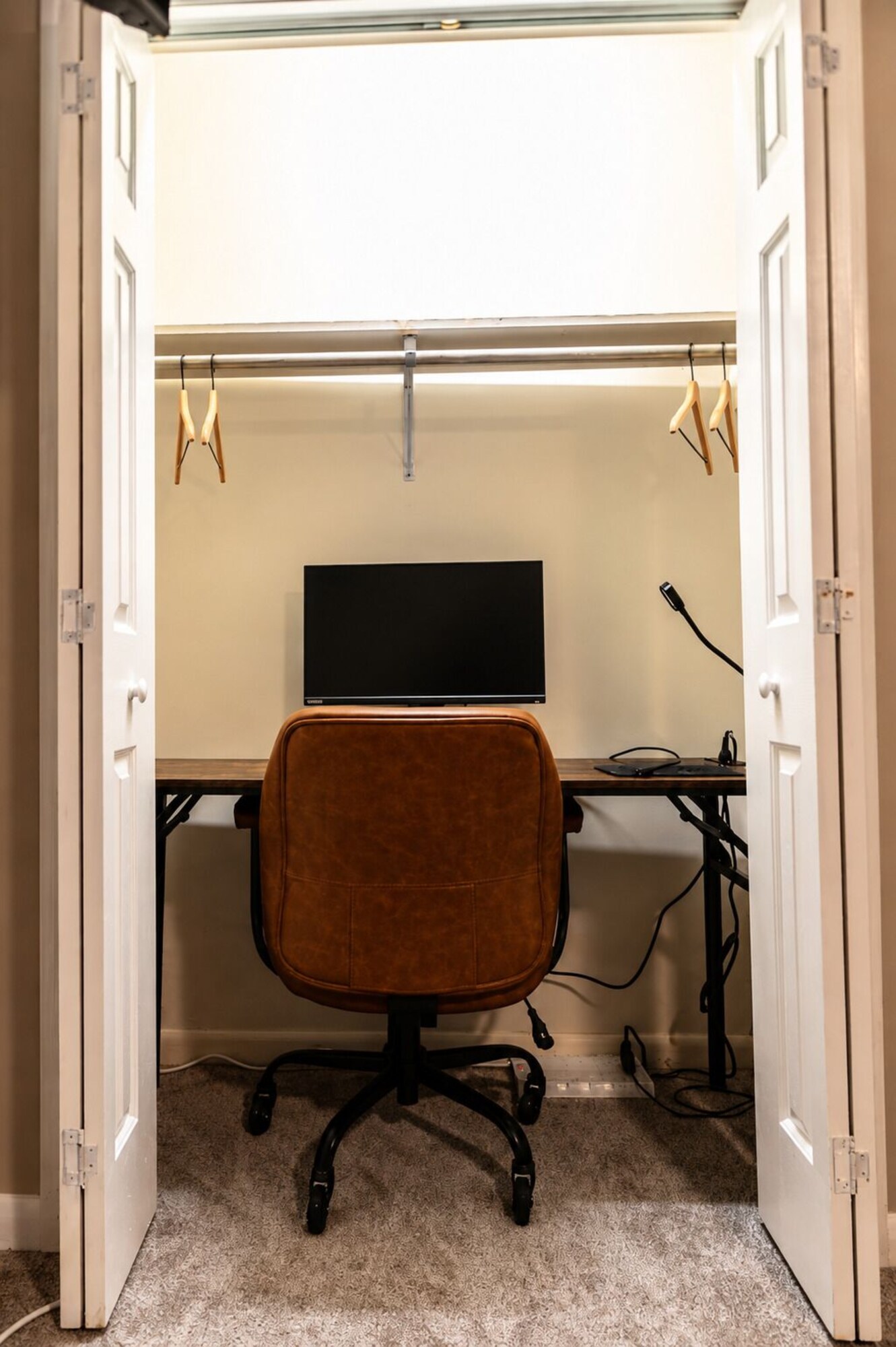 In-room desk nook in the Pine Room