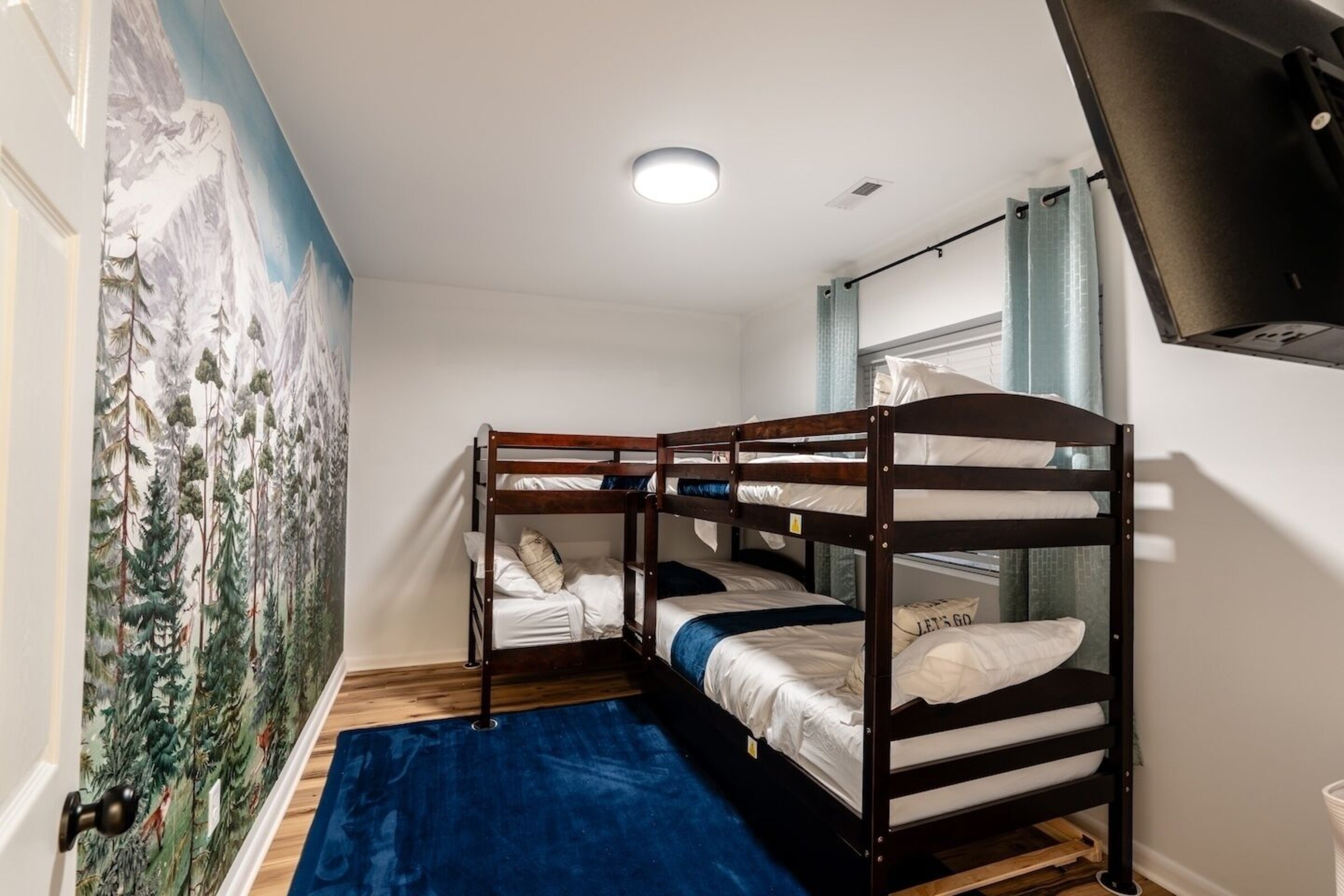 Double Bunk Room at Cedar Escape